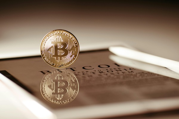 Solana blockchain network concept illustrating fast cryptocurrency transfers